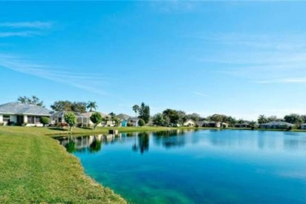 Craig House With Heated Pool On Small Lake برادنتون المظهر الخارجي الصورة